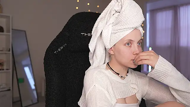 Appr0ved  online show from March 12, 2026, 3:07 pm