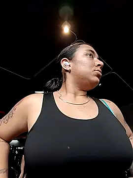 Robin H00t 2 online show from April 6, 2026, 5:58 pm