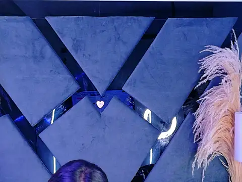 KylieWhitee online show from March 4, 2026, 12:00 pm