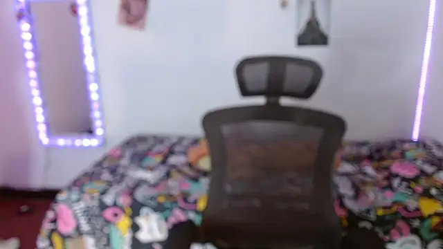 Snapshot of Lolitaa__VIP chatting on February 19, 2026, 8:16 pm Lolitaa VIP online show from February 19, 2026, 8:16 pm