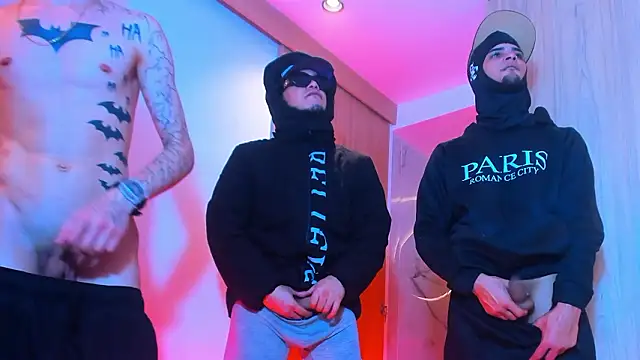 Snapshot of TheBatMansion chatting on February 1, 2026, 11:31 am TheBatMansion online show from February 1, 2026, 11:31 am