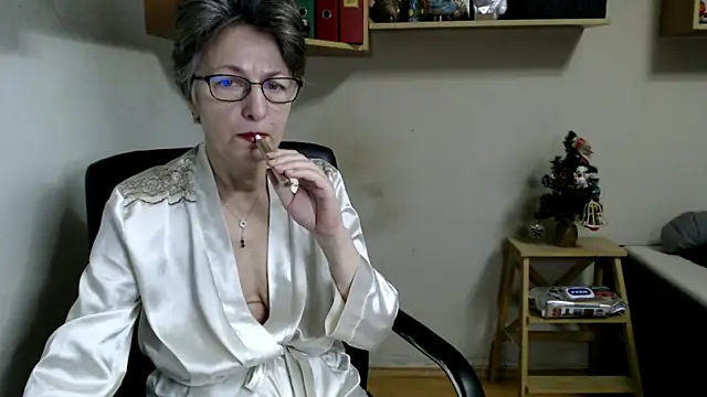 katemodel online show from December 21, 2025, 7:59 am