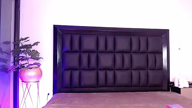 Snapshot of mia_roosee1 chatting on February 20, 2026, 5:04 am mia roosee1 online show from February 20, 2026, 5:04 am