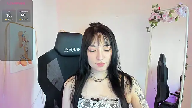 Snapshot of AliceeinWonderlanddd chatting on May 28, 2026, 2:09 am AliceeinWonderlanddd online show from May 28, 2026, 2:09 am