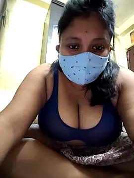 Snapshot of Curvy_Trisha chatting on May 2, 2026, 3:28 pm Curvy Trisha online show from May 2, 2026, 3:28 pm