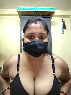 Snapshot of Curvy_Trisha chatting on May 23, 2026, 3:05 pm Curvy Trisha online show from May 23, 2026, 3:05 pm