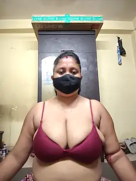 Snapshot of Curvy_Trisha chatting on May 24, 2026, 2:33 pm Curvy Trisha online show from May 24, 2026, 2:33 pm