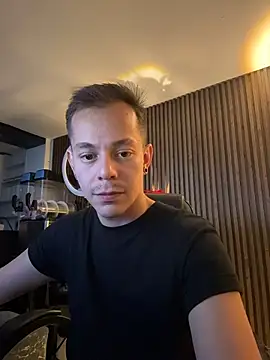 Snapshot of AxelMuller chatting on February 9, 2026, 6:39 am AxelMuller online show from February 9, 2026, 6:39 am