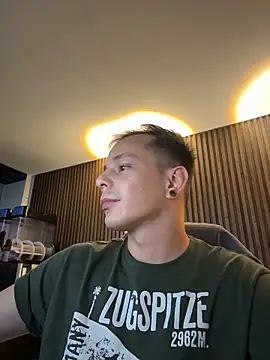 Snapshot of AxelMuller chatting on February 10, 2026, 8:51 am AxelMuller online show from February 10, 2026, 8:51 am