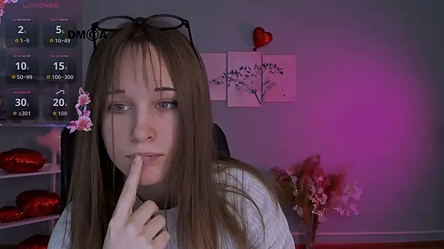 Snapshot of eira_mouse chatting on February 21, 2026, 9:43 am eira mouse online show from February 21, 2026, 9:43 am