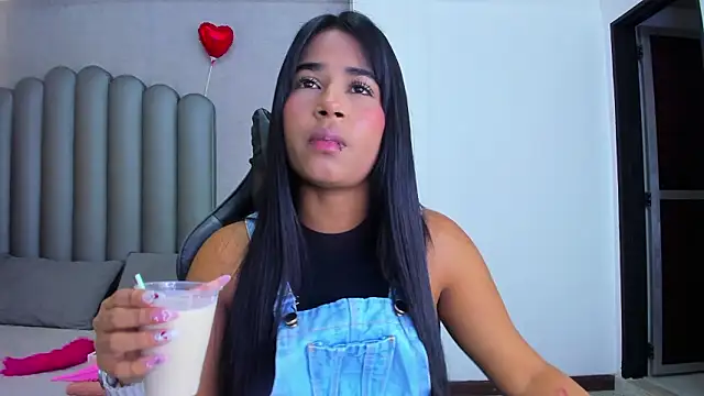 Snapshot of Shirleytaylor- chatting on March 20, 2026, 11:37 am Shirleytaylor- online show from March 20, 2026, 11:37 am