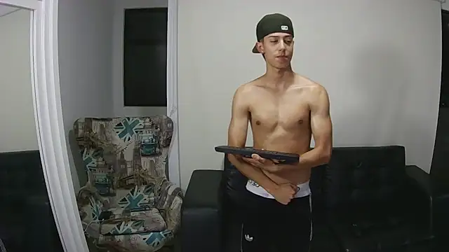 Snapshot of Matt_Jonnes chatting on February 4, 2026, 5:02 am Matt Jonnes online show from February 4, 2026, 5:02 am