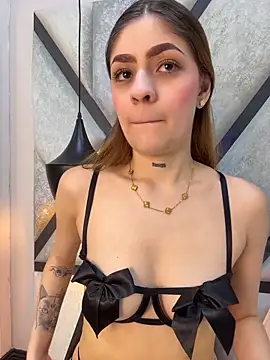 Snapshot of AriaWillssX chatting on February 2, 2026, 8:51 pm AriaWillssX online show from February 2, 2026, 8:51 pm