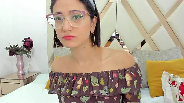 crystalstonee online show from March 7, 2026, 9:01 pm