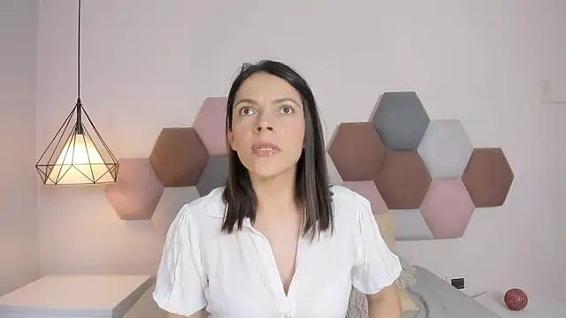 AnnaBroooks online show from April 9, 2026, 11:54 pm