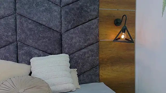 AnnieRouse   online show from March 10, 2026, 11:37 am