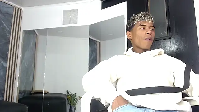 TonnyMarck online show from March 18, 2026, 2:47 am