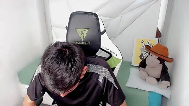 Snapshot of Liarr_ chatting on February 13, 2026, 7:54 pm Liarr online show from February 13, 2026, 7:54 pm