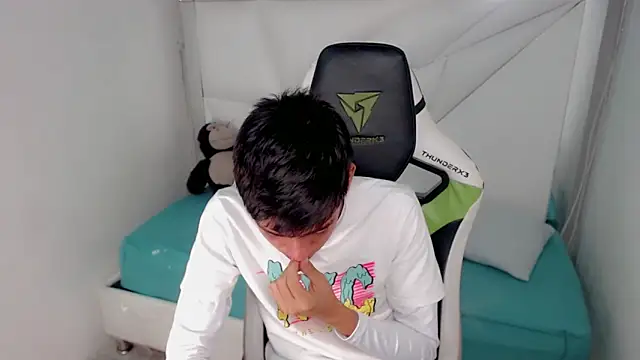 Snapshot of Liarr_ chatting on February 23, 2026, 8:06 pm Liarr online show from February 23, 2026, 8:06 pm