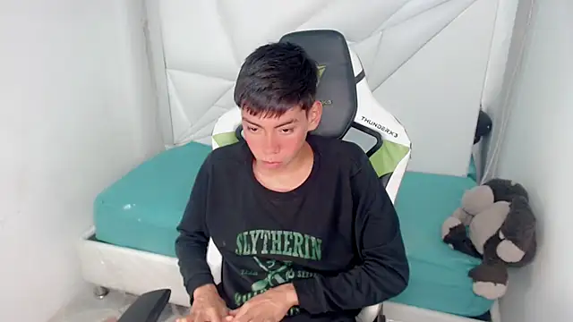 Snapshot of Liarr_ chatting on February 24, 2026, 8:07 pm Liarr online show from February 24, 2026, 8:07 pm