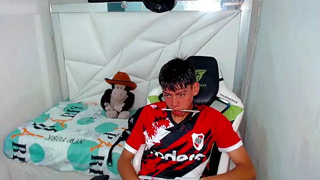 Liarr  online show from March 13, 2026, 8:04 pm