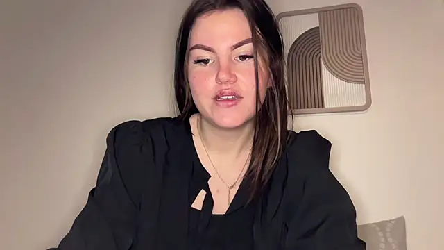 kiaraaaa75 online show from February 13, 2026, 4:14 pm