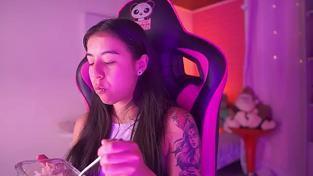 Snapshot of mavi_boo chatting on February 2, 2026, 8:29 pm mavi boo online show from February 2, 2026, 8:29 pm