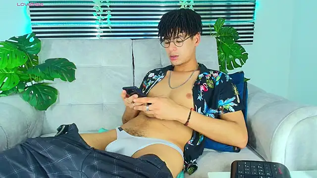 Snapshot of ThiiagoSaeenz chatting on April 24, 2026, 3:42 am ThiiagoSaeenz online show from April 24, 2026, 3:42 am