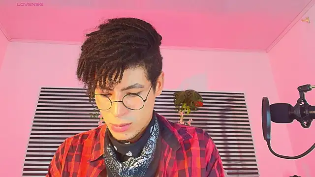 Snapshot of ThiiagoSaeenz chatting on May 30, 2026, 4:48 pm ThiiagoSaeenz online show from May 30, 2026, 4:48 pm