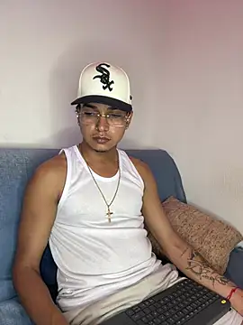 paulhot11 online show from April 16, 2026, 2:56 am