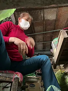 Snapshot of YANINA120 chatting on February 16, 2026, 3:35 am YANINA120 online show from February 16, 2026, 3:35 am