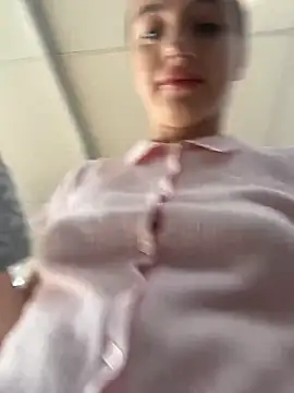 MiaTee online show from April 5, 2026, 1:58 am