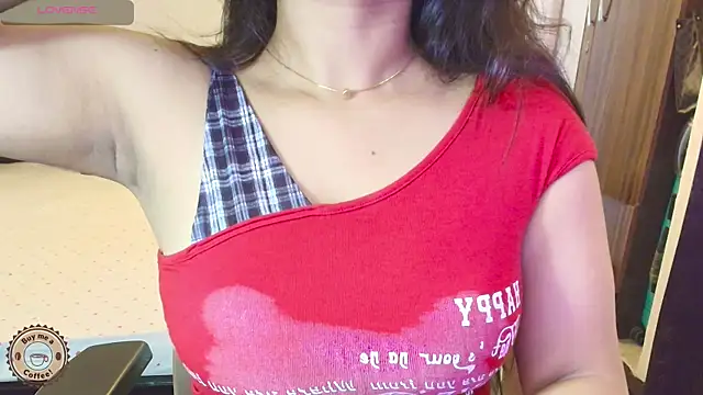 Snapshot of Yara-143 chatting on May 8, 2026, 8:41 am Yara-143 online show from May 8, 2026, 8:41 am