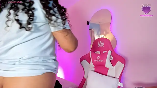 Snapshot of LOU_22_ chatting on February 25, 2026, 12:59 pm LOU 22 online show from February 25, 2026, 12:59 pm