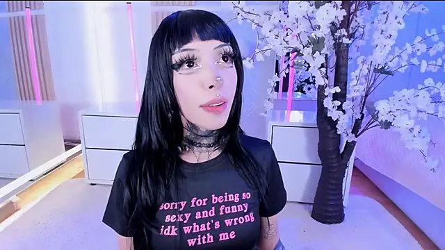 SalemBlackrose online show from April 19, 2026, 5:18 am