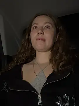 AsynaYuuki online show from May 12, 2026, 6:05 pm