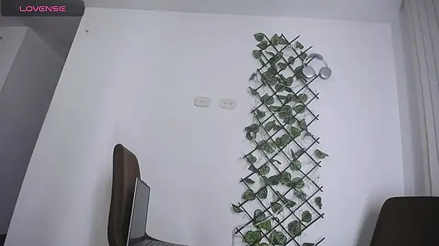 Luis prince  online show from April 22, 2026, 11:28 pm