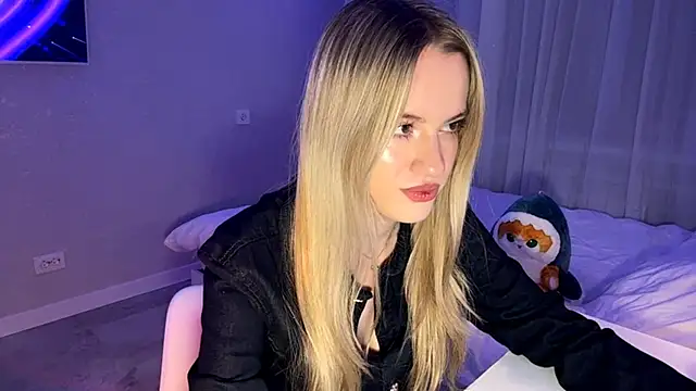 Between Eeys online show from March 22, 2026, 4:21 pm