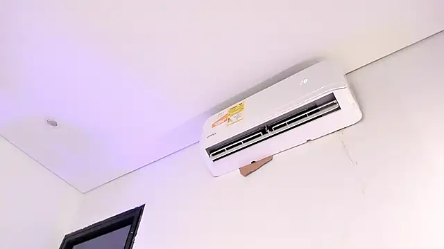 liorah wolf online show from February 9, 2026, 8:02 pm