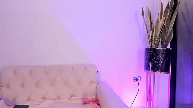 liorah wolf online show from February 25, 2026, 8:40 pm