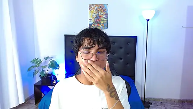 Snapshot of Maecum18 chatting on February 9, 2026, 10:14 pm Maecum18 online show from February 9, 2026, 10:14 pm