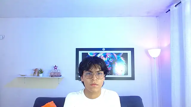 Snapshot of Maecum18 chatting on February 11, 2026, 8:47 pm Maecum18 online show from February 11, 2026, 8:47 pm