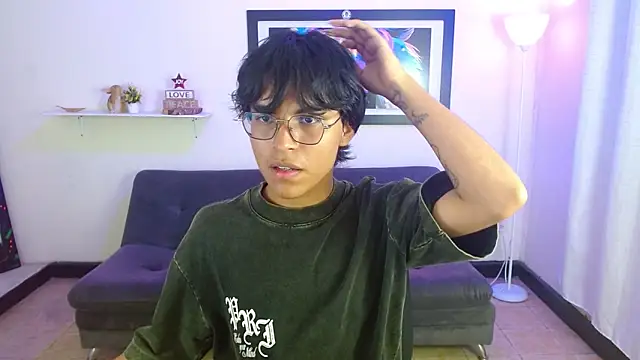 Snapshot of Maecum18 chatting on March 2, 2026, 8:59 pm Maecum18 online show from March 2, 2026, 8:59 pm