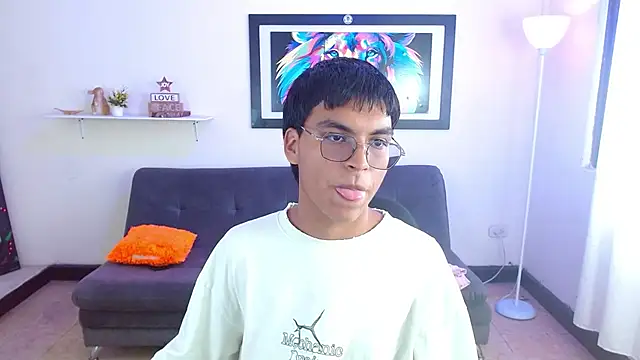 Maecum18 online show from April 14, 2026, 9:10 pm