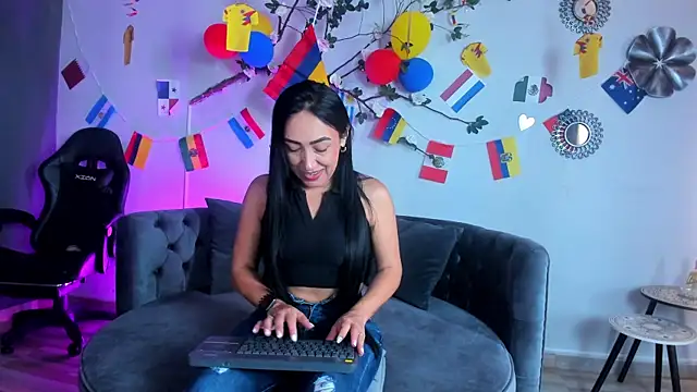 Mia Davis   online show from June 21, 2026, 12:08 pm