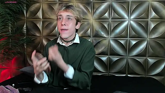 Snapshot of DannyParker_ chatting on February 3, 2026, 4:43 am DannyParker online show from February 3, 2026, 4:43 am