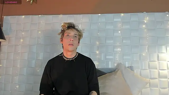 Snapshot of DannyParker_ chatting on February 10, 2026, 2:15 am DannyParker online show from February 10, 2026, 2:15 am