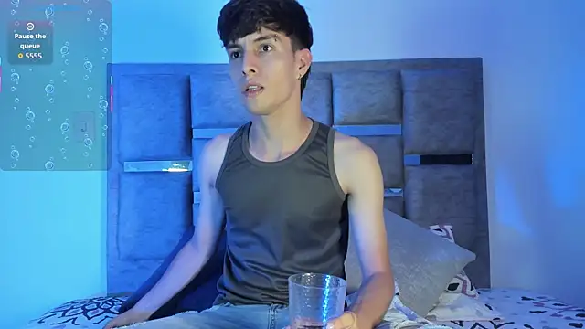 axxxel twink online show from May 10, 2026, 1:00 am