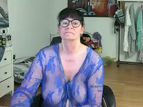 Sylly online show from March 9, 2025, 2:54 pm