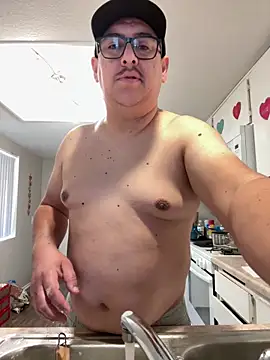 Snapshot of Skizm1986 chatting on February 12, 2026, 5:41 pm Skizm1986 online show from February 12, 2026, 5:41 pm